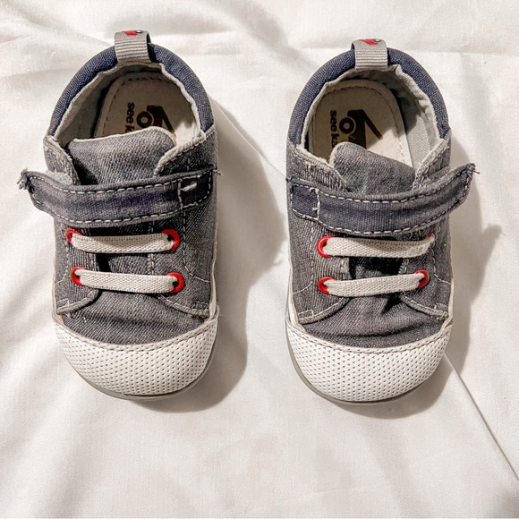 See Kai Run Stevie II First Walker Gray Denim Sneakers Size 6 - Picture 1 of 11